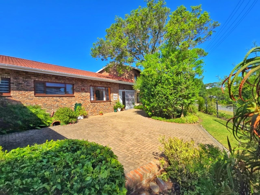 5 Bedroom Property for Sale in Kingfisher Creek Western Cape